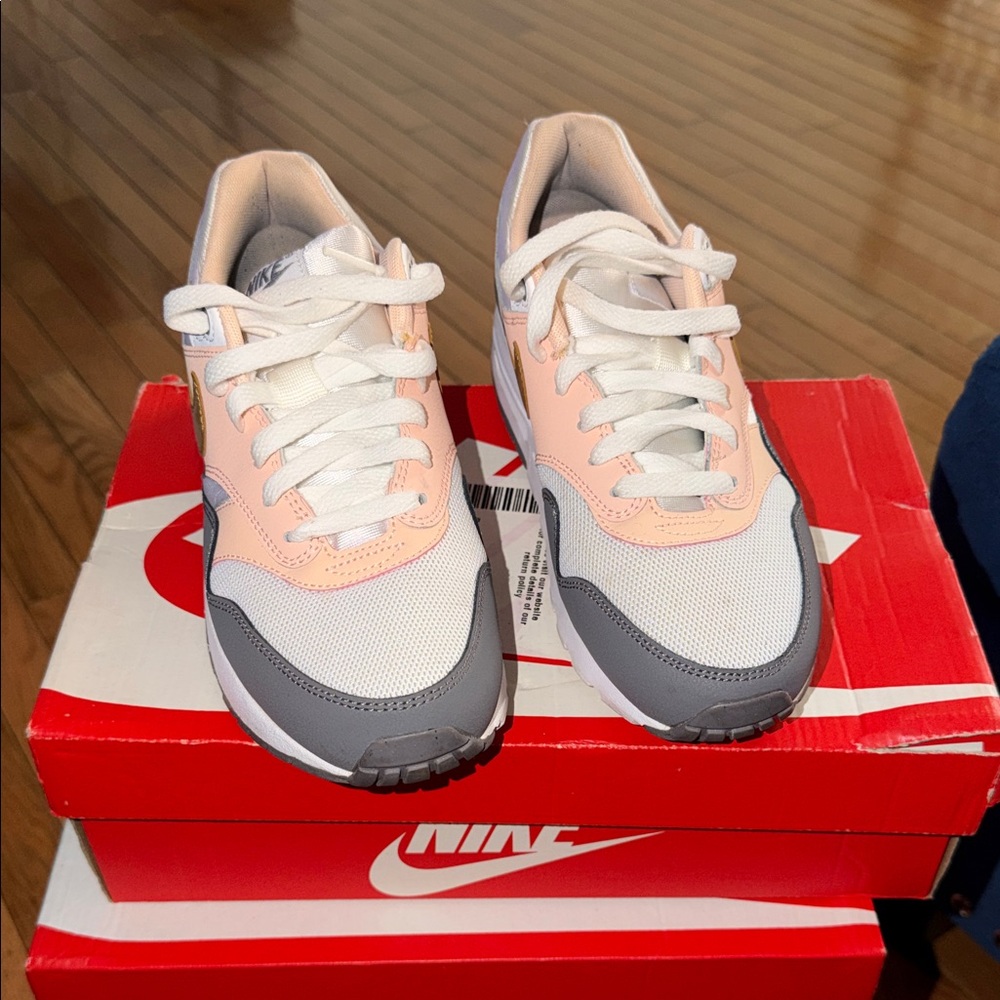 Nike Air Max 1 (GS) White/Metallic Gold-Gunsmoke Size 7y
